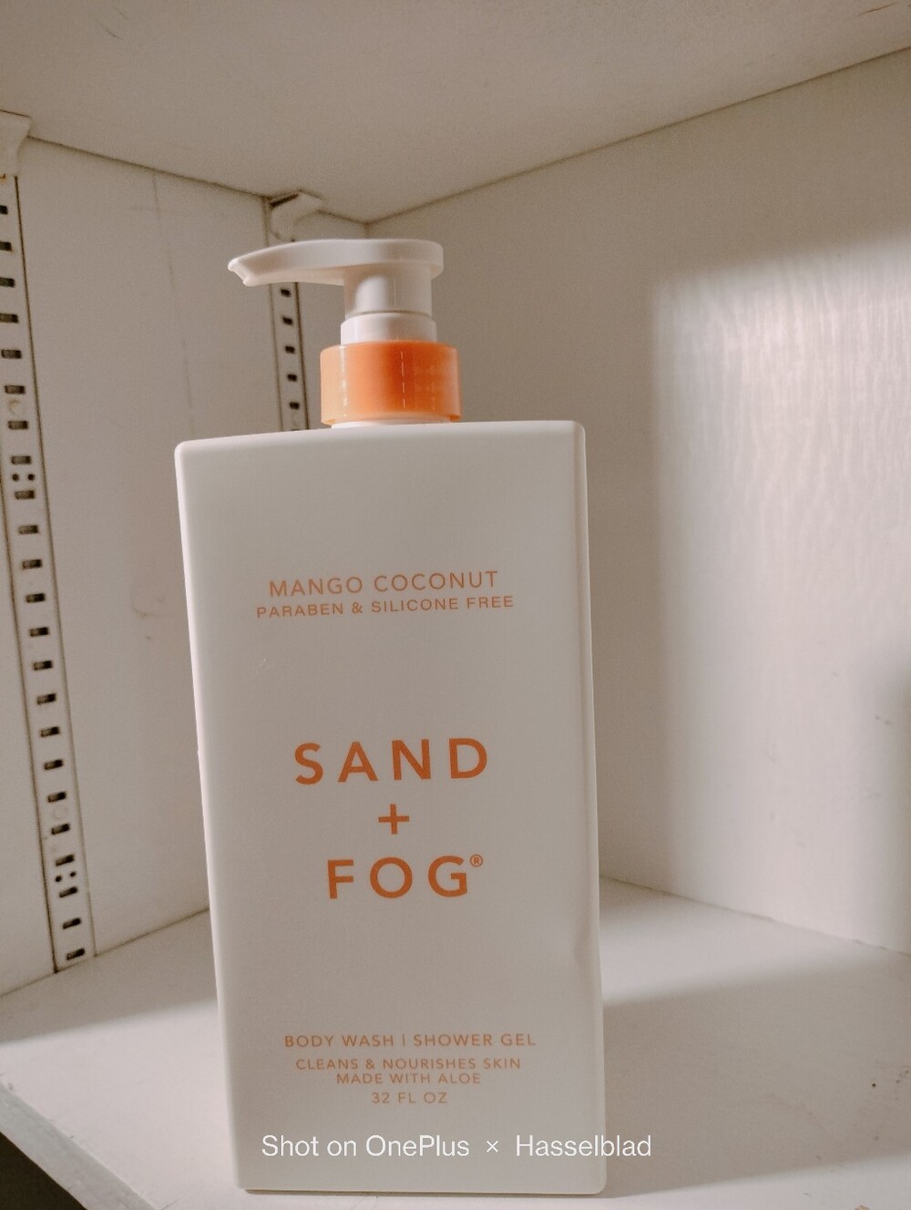 Sand + Fog Mango Coconut Body Wash — White with Orange Accents